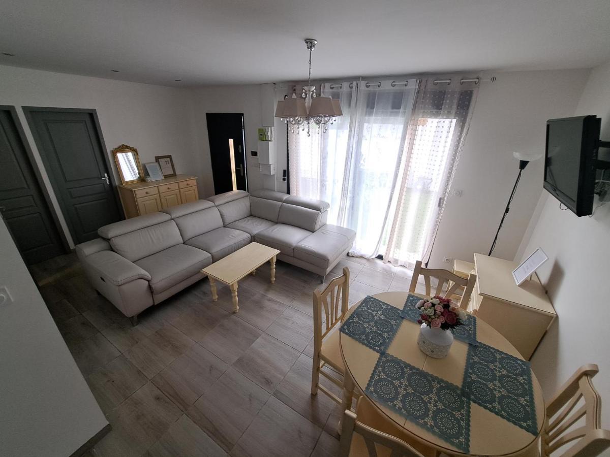 Charmante Maison Avec Piscine Bessan Екстериор снимка